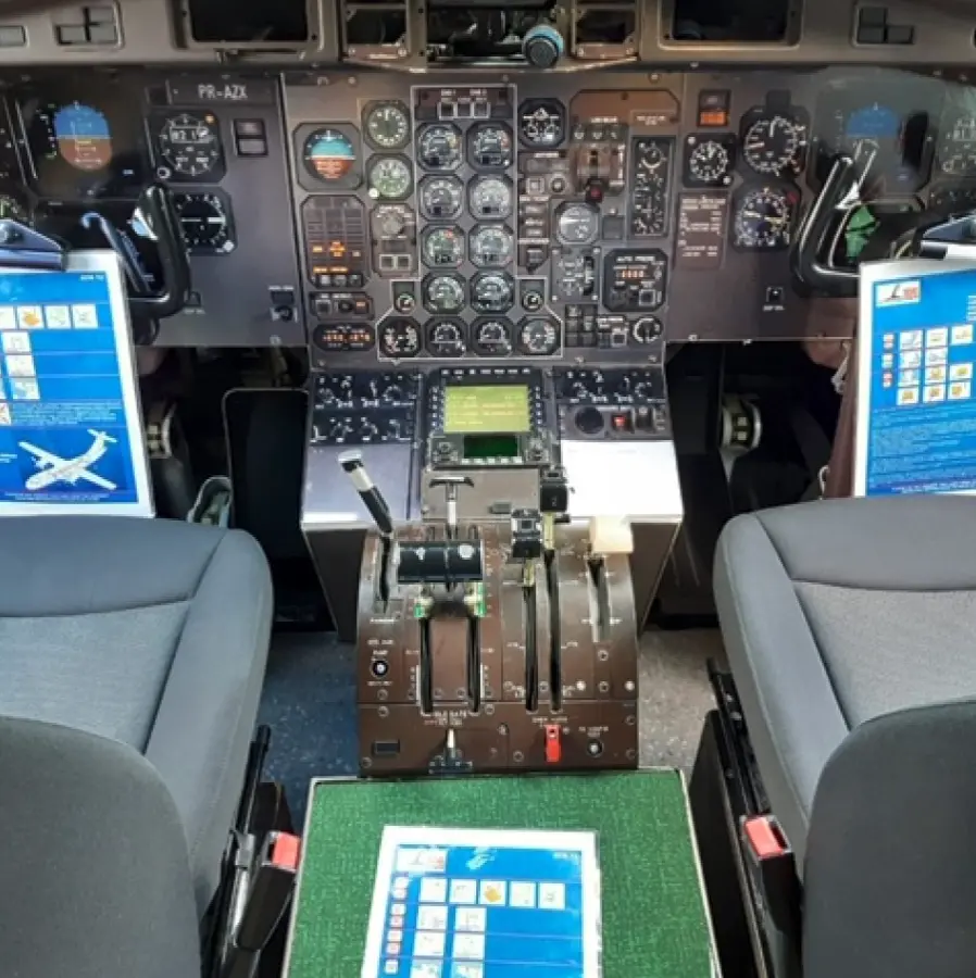 Cockpit in vliegtuig waar je kan overnachten