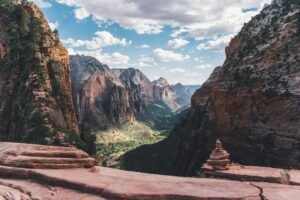 Uitzicht over Zion National Park in Utah vanaf Canyon Overlook Trail