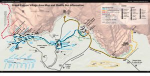 Gedetailleerde plattegrond van Grand Canyon Village aan de South Rim met parkeerterreinen, shuttlehaltes, overnachtingsplaatsen, wandelpaden en voorzieningen.