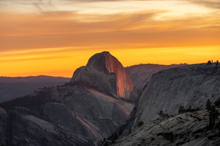 Olmsted Point in Yosemite National Park met uitzicht op Half Dome, Tenaya Lake en de granieten bergtoppen.