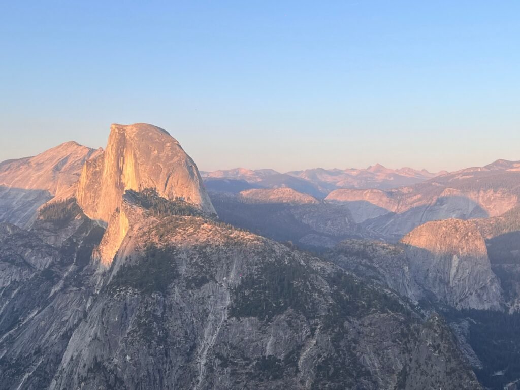 Panorama vanaf Glacier Point met de mooiste uitzicht op Half Dome en Yosemite Valley.