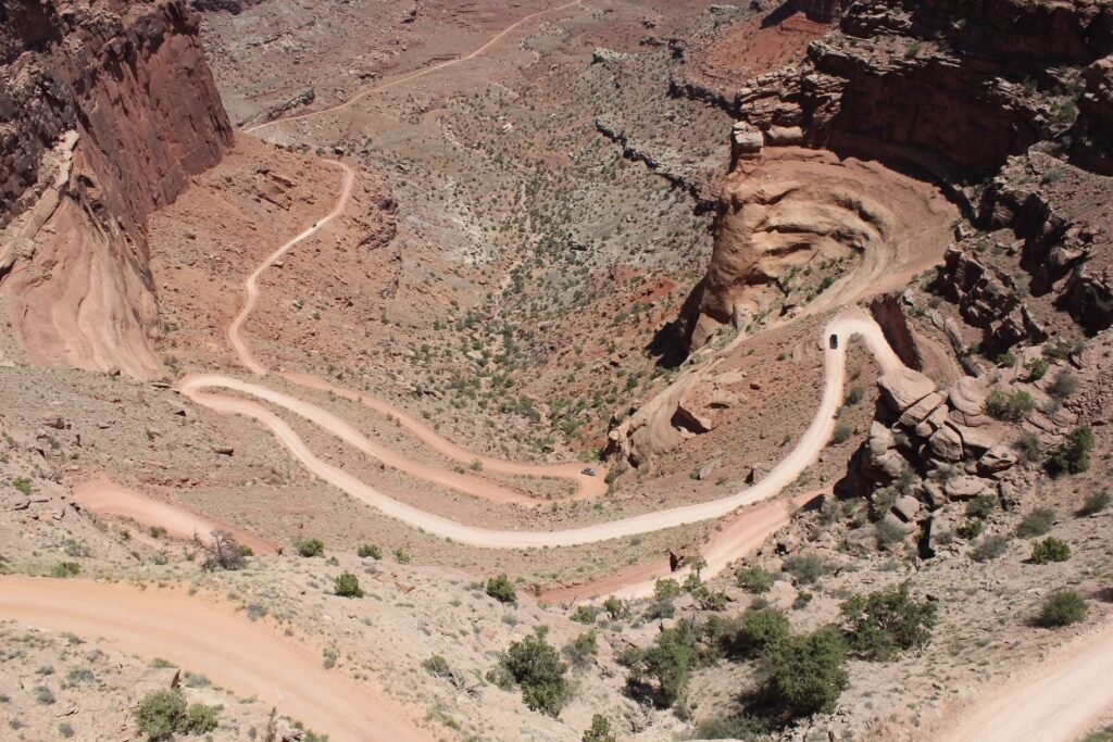 Shafer Canyon Overlook met uitzicht op de beroemde haarspeldbochten van de Shafer Trail in Canyonlands National Park.